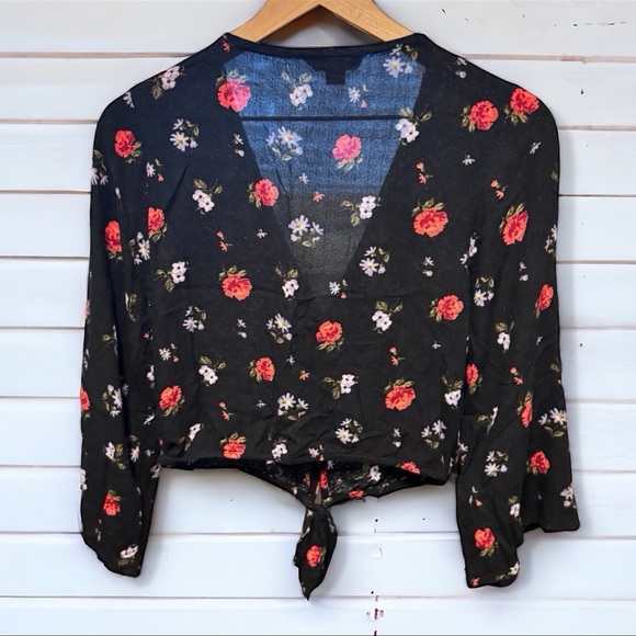 American Eagle Floral Button Down Tie Front Crop Length Blouse Shirt Top Black - Picture 2 of 7